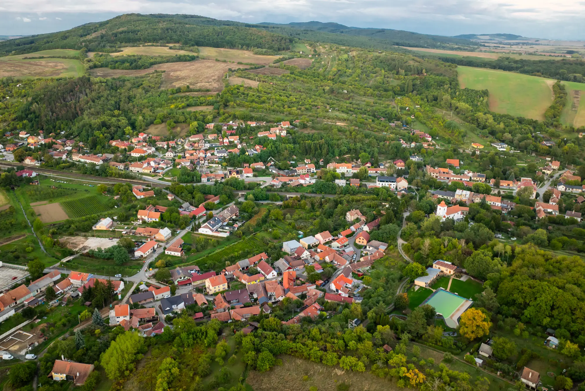 Bohuslavice u Kyjova z výšky, v pozadí Chřiby